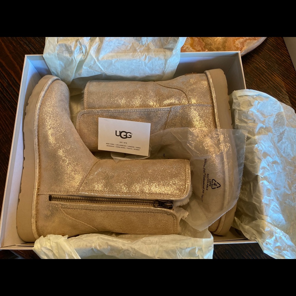 UGG Aubree Stardust Short sz 7 NEW